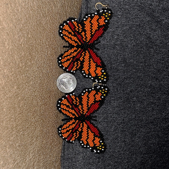 Gorgeous Monarch Butterfly 🦋 Seed Beeded Earrings - Picture 3 of 3